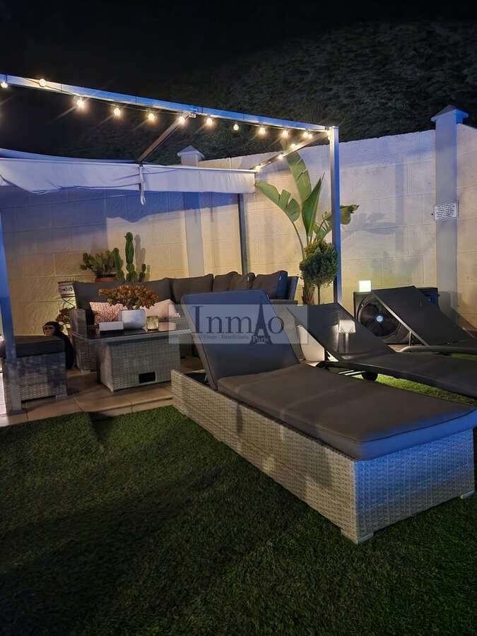 4 soverom Kjedet enebolig til salgs i Los Cristianos med svømmebasseng garasje - € 980 000 (Ref: 9241976)