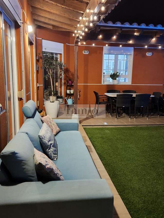4 soverom Kjedet enebolig til salgs i Los Cristianos med svømmebasseng garasje - € 980 000 (Ref: 9241976)