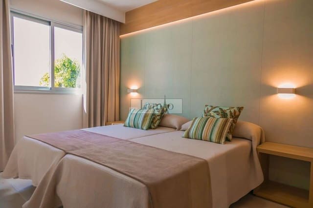 1 soveværelse Lejlighed til salg i Los Cristianos, Arona med swimmingpool - € 220.000 (Ref: 9317054)