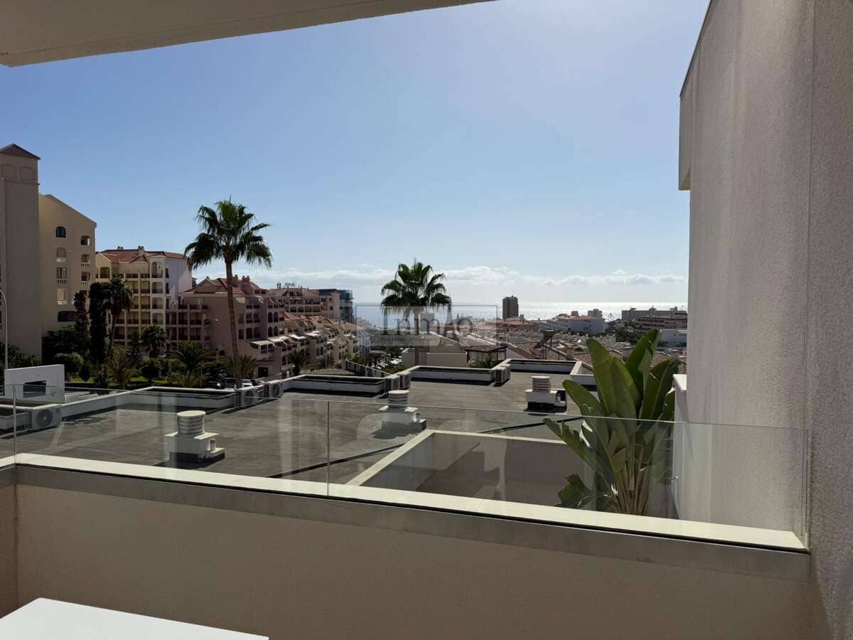 1 soverom Leilighet til salgs i Los Cristianos med svømmebasseng - € 220 000 (Ref: 9317054)