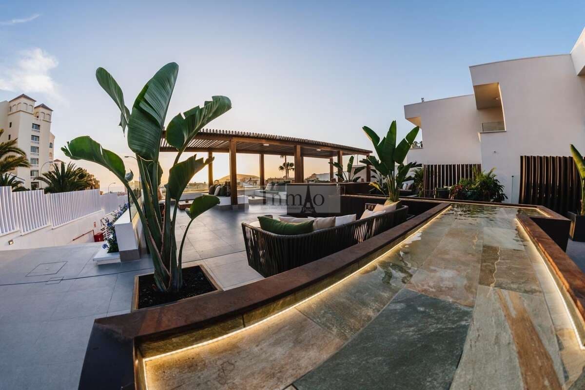 1 soverom Leilighet til salgs i Los Cristianos med svømmebasseng - € 220 000 (Ref: 9317054)