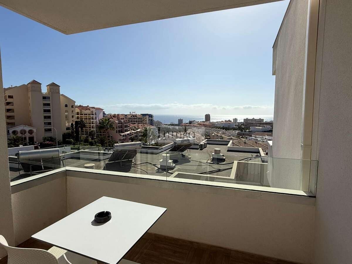 1 soverom Leilighet til salgs i Los Cristianos med svømmebasseng - € 220 000 (Ref: 9317054)