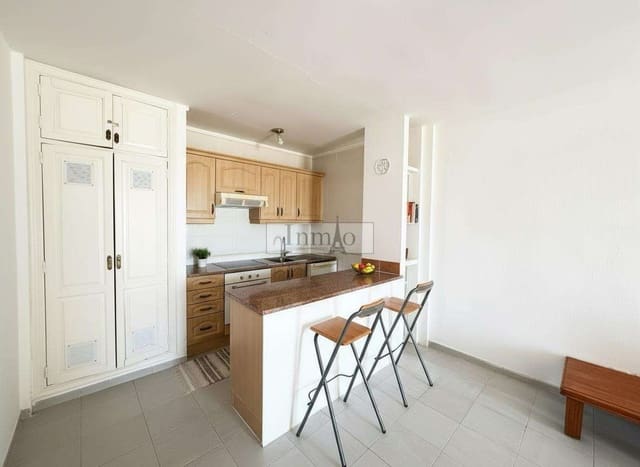 Apartamento de 2 habitaciones en Torviscas, Adeje en venta con piscina - 381.000 € (Ref: 9355366)