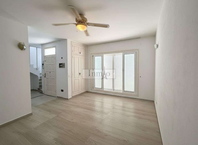 Apartamento de 2 habitaciones en Torviscas, Adeje en venta con piscina - 381.000 € (Ref: 9355366)