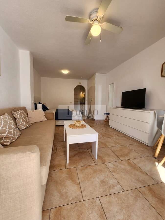 Studio for sale in Playa de las Americas with pool - € 365,000 (Ref: 9465124)