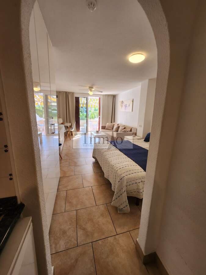 Studio for sale in Playa de las Americas with pool - € 365,000 (Ref: 9465124)