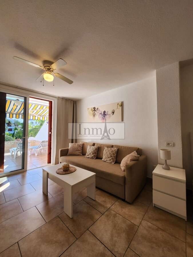 Studio for sale in Playa de las Americas with pool - € 365,000 (Ref: 9465124)