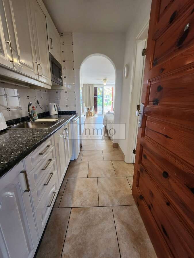 Studio for sale in Playa de las Americas with pool - € 365,000 (Ref: 9465124)