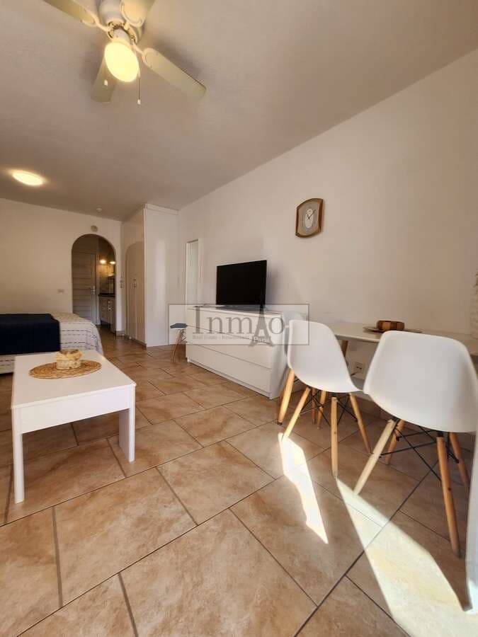 Studio for sale in Playa de las Americas with pool - € 365,000 (Ref: 9465124)