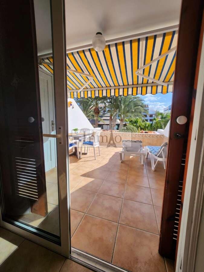 Studio for sale in Playa de las Americas with pool - € 365,000 (Ref: 9465124)