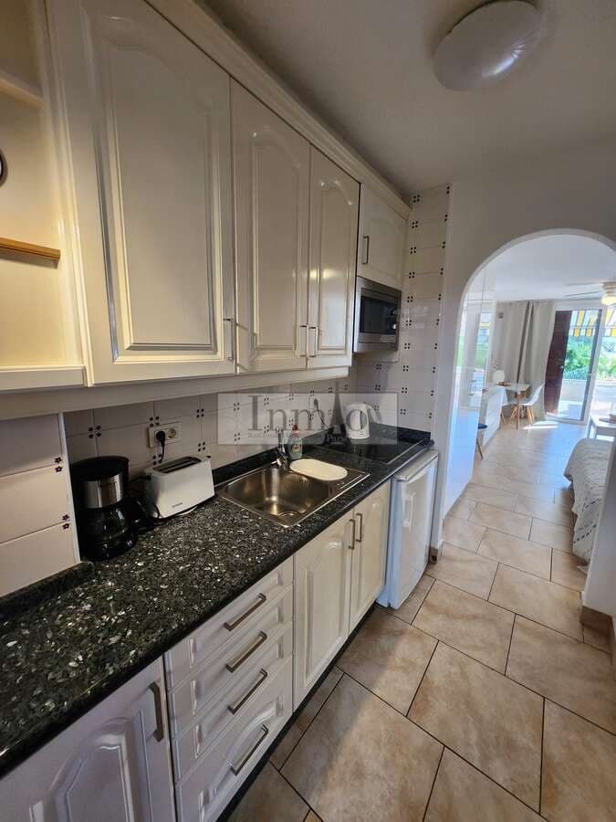 Studio for sale in Playa de las Americas with pool - € 365,000 (Ref: 9465124)