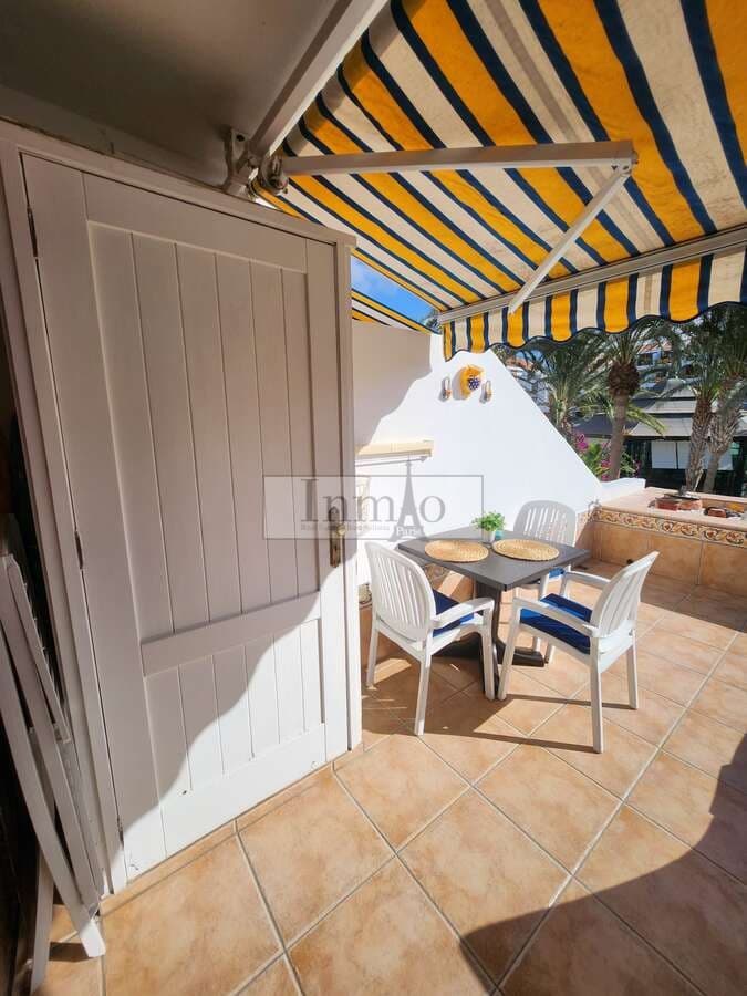 Studio for sale in Playa de las Americas with pool - € 365,000 (Ref: 9465124)