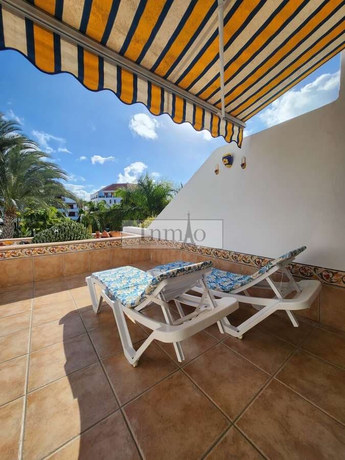 Studio for sale in Playa de las Americas with pool - € 365,000 (Ref: 9465124)