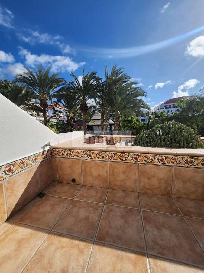 Studio for sale in Playa de las Americas with pool - € 365,000 (Ref: 9465124)