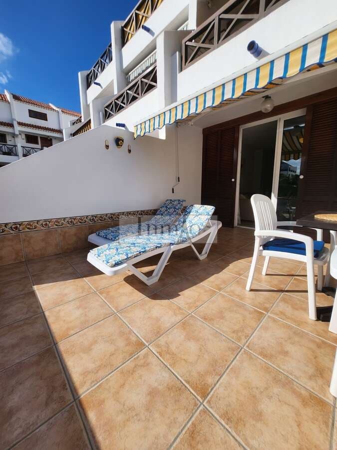 Studio for sale in Playa de las Americas with pool - € 365,000 (Ref: 9465124)