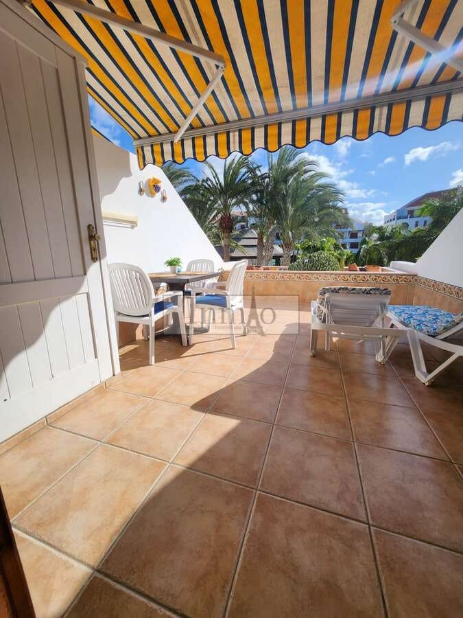 Studio for sale in Playa de las Americas with pool - € 365,000 (Ref: 9465124)