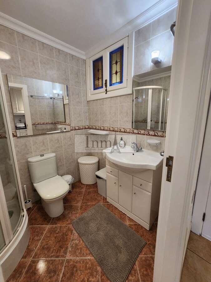 Studio for sale in Playa de las Americas with pool - € 365,000 (Ref: 9465124)