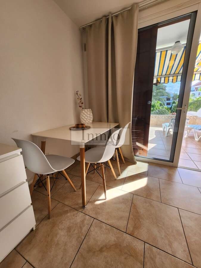 Studio for sale in Playa de las Americas with pool - € 365,000 (Ref: 9465124)