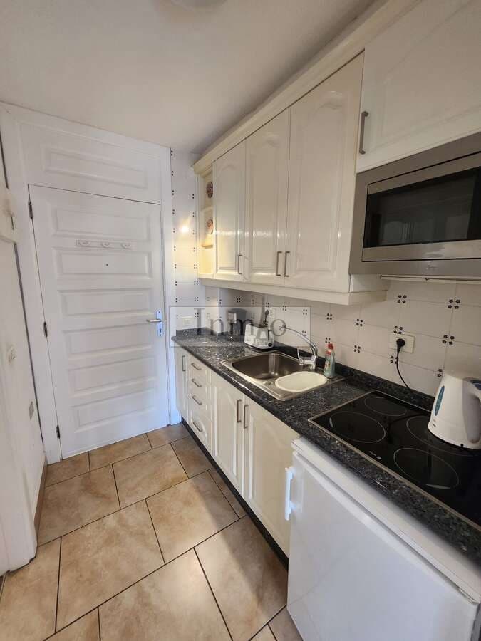 Studio for sale in Playa de las Americas with pool - € 365,000 (Ref: 9465124)