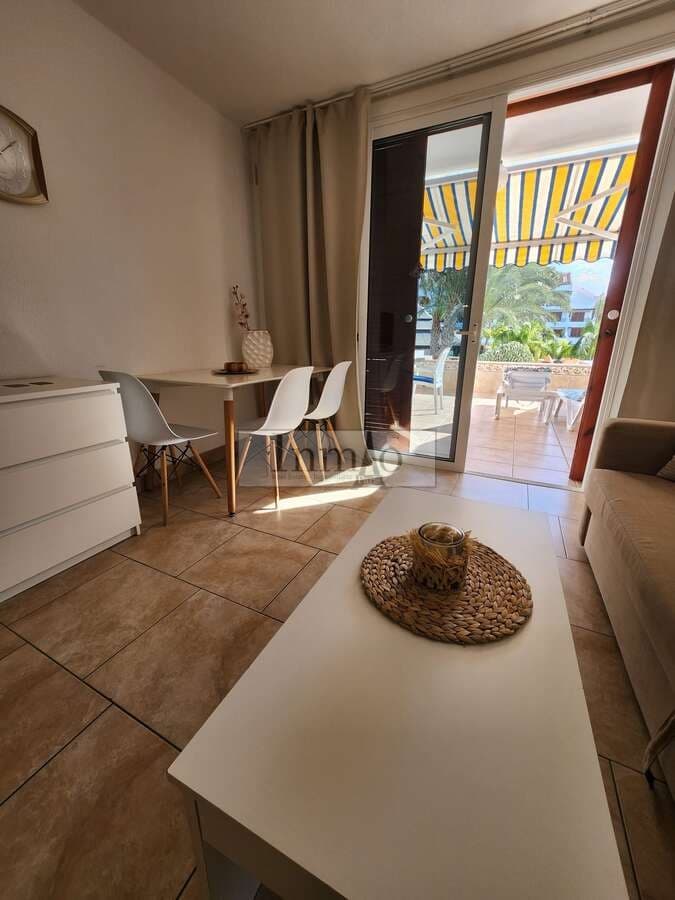 Studio for sale in Playa de las Americas with pool - € 365,000 (Ref: 9465124)