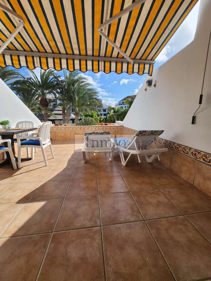 Studio for sale in Playa de las Americas with pool - € 365,000 (Ref: 9465124)