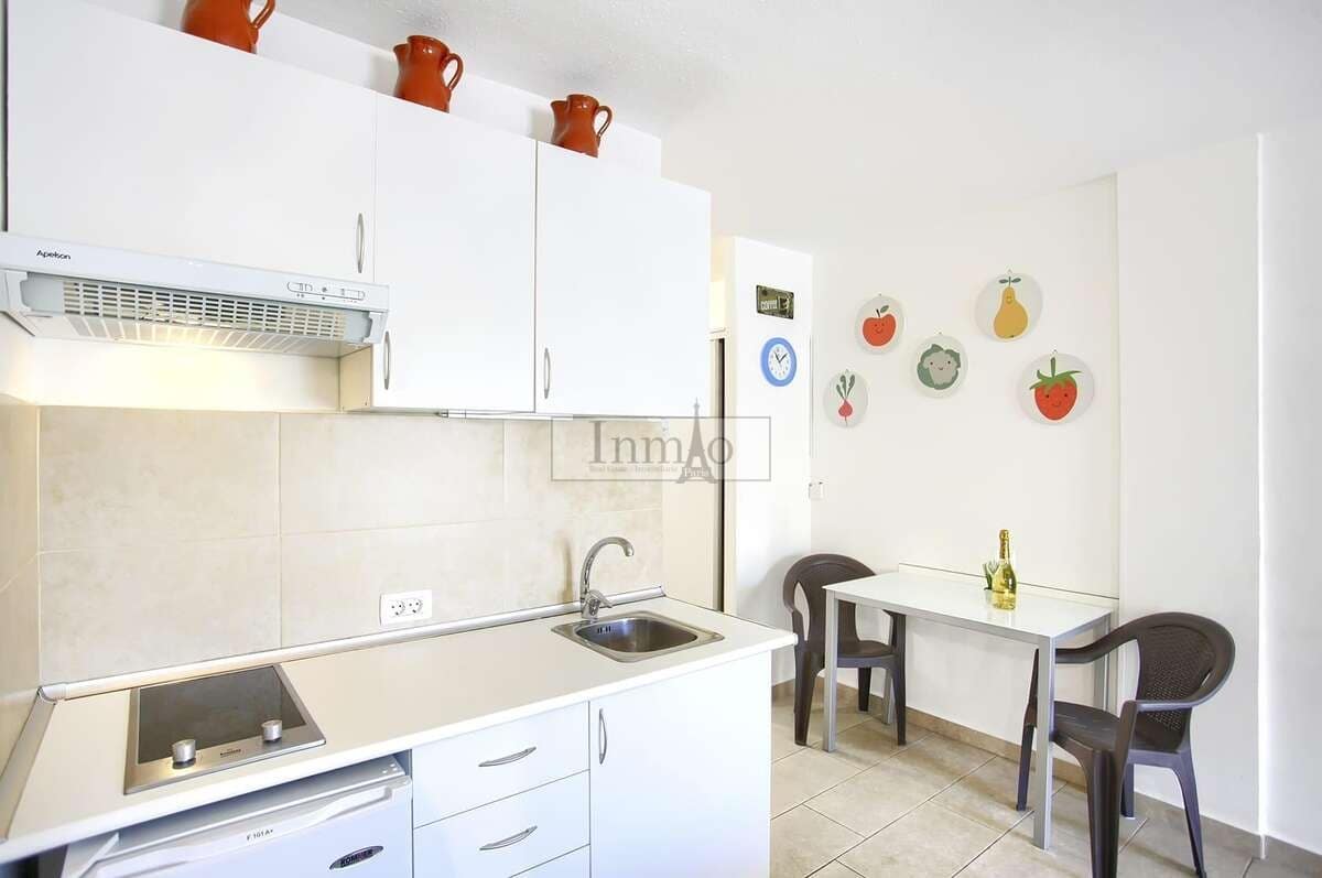 Studio for sale in Playa de las Americas with pool - € 275,000 (Ref: 9485053)