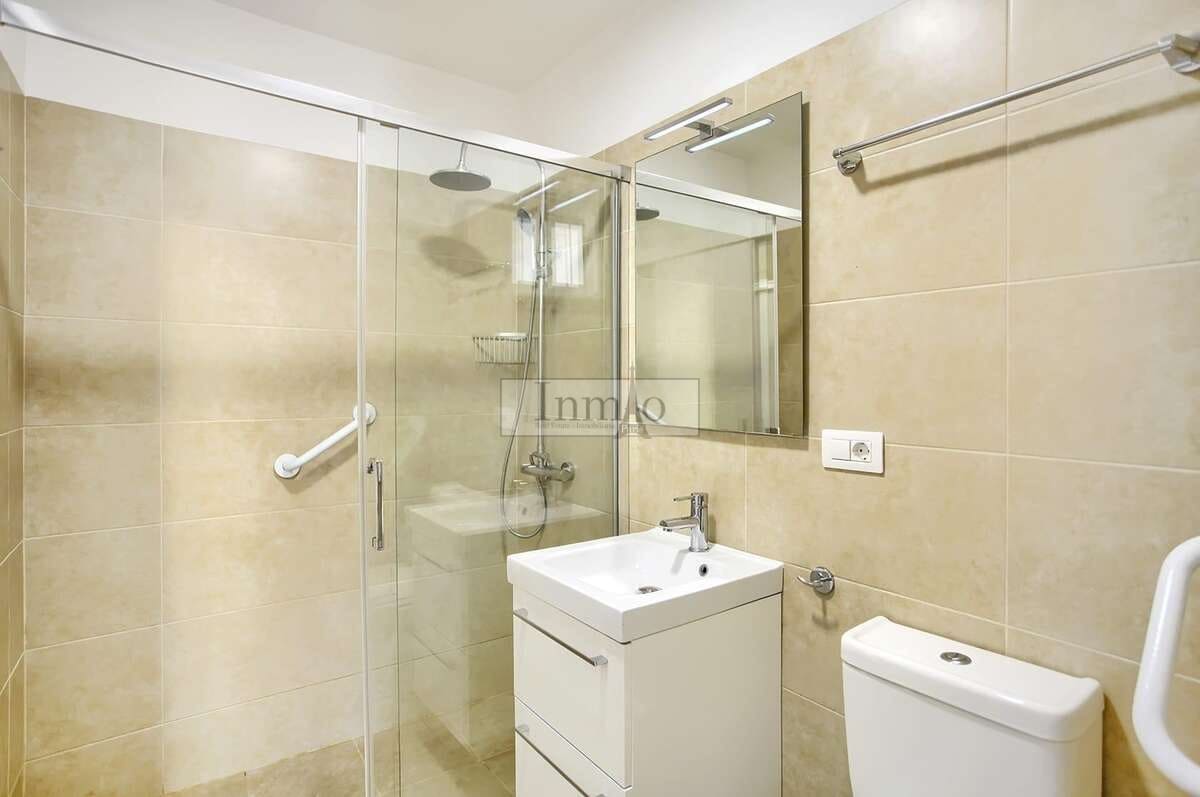 Studio for sale in Playa de las Americas with pool - € 275,000 (Ref: 9485053)