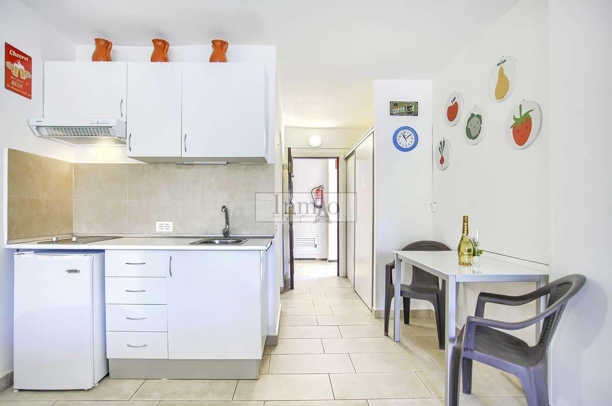 Studio te koop in Playa de las Americas met zwembad - € 274.000 (Ref: 9485053)