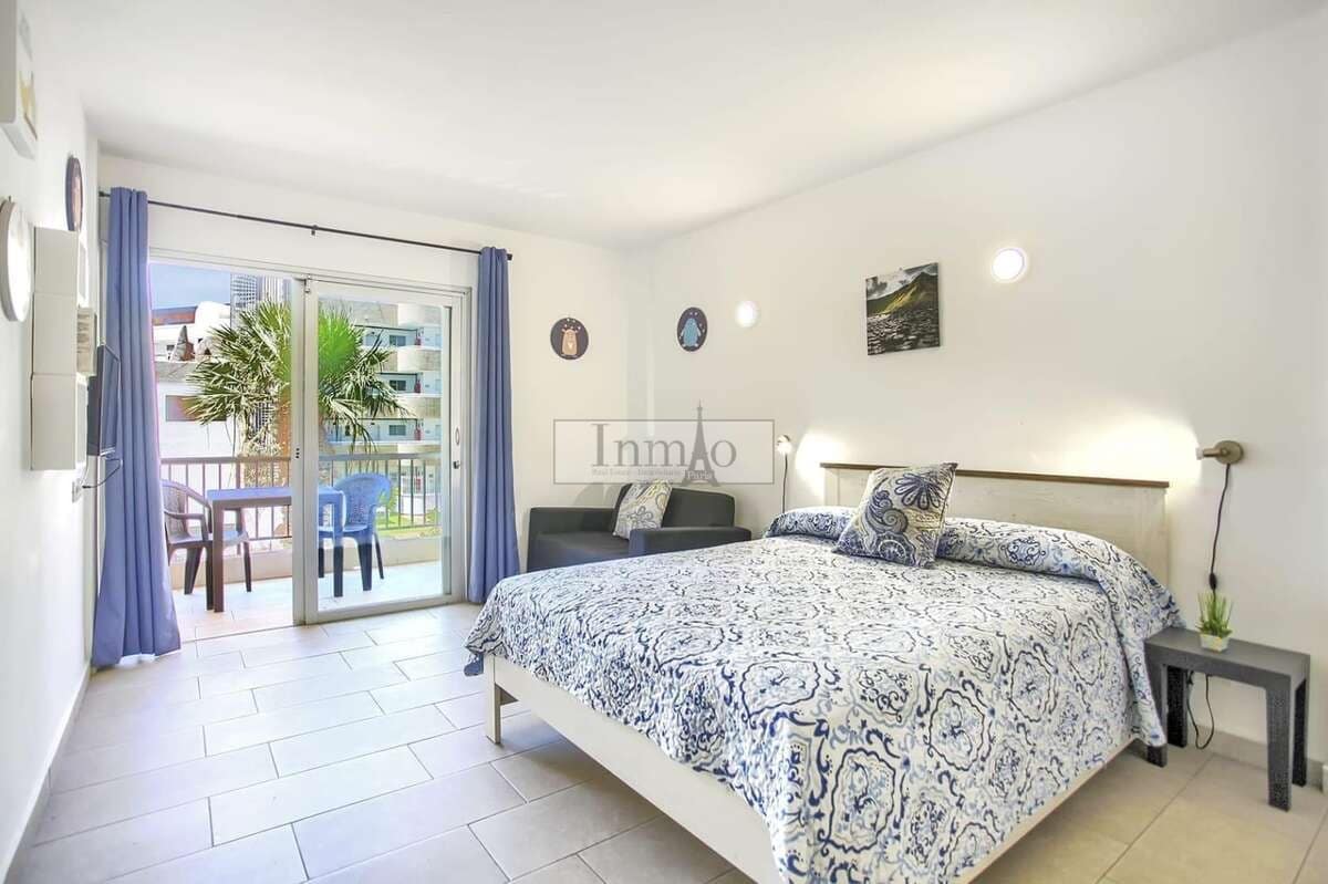 Studio te koop in Playa de las Americas met zwembad - € 274.000 (Ref: 9485053)