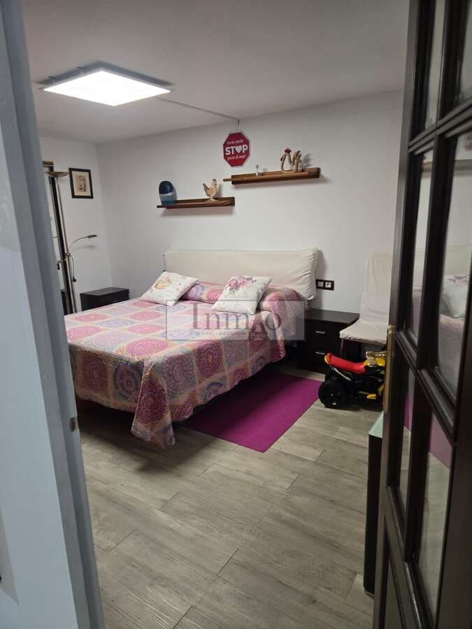 4 bedroom Apartment for sale in Los Cristianos with pool garage - € 365,000 (Ref: 9485054)