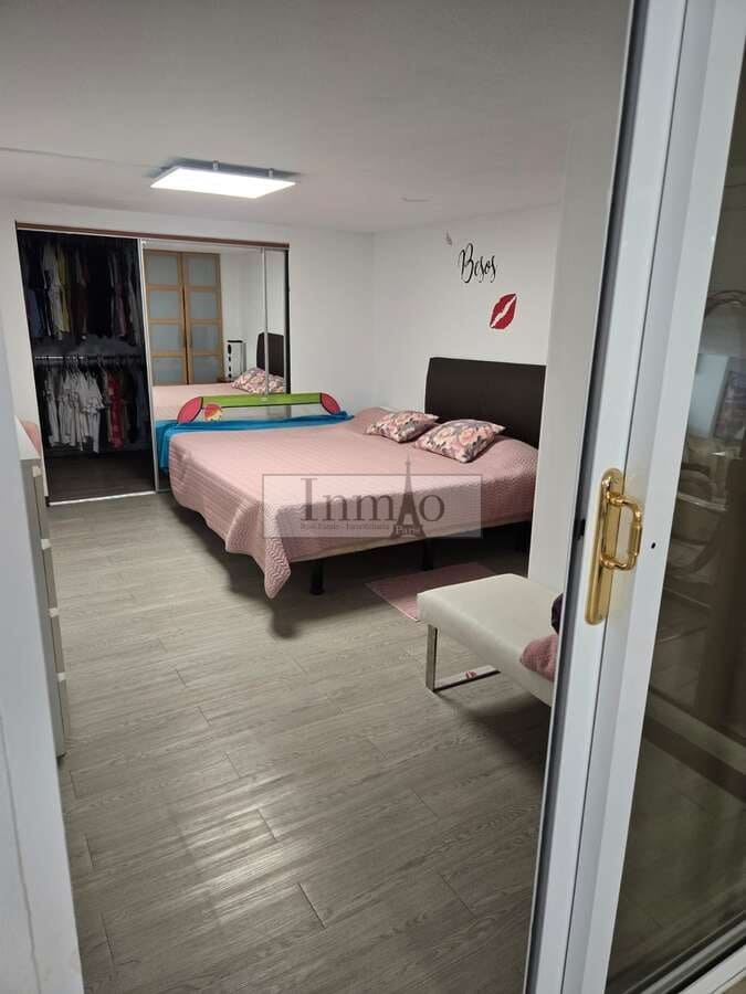 4 bedroom Apartment for sale in Los Cristianos with pool garage - € 365,000 (Ref: 9485054)