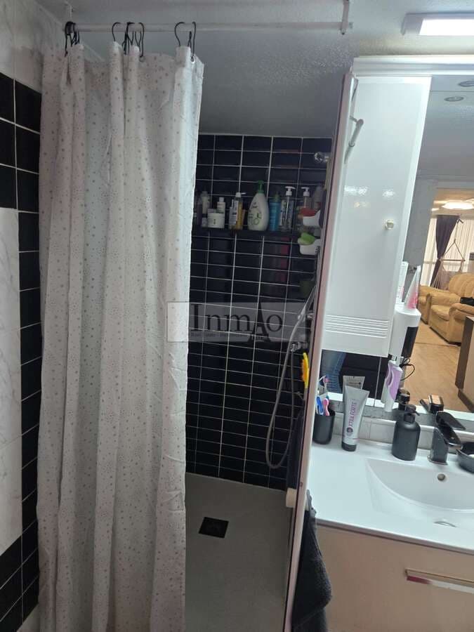 4 bedroom Apartment for sale in Los Cristianos with pool garage - € 365,000 (Ref: 9485054)