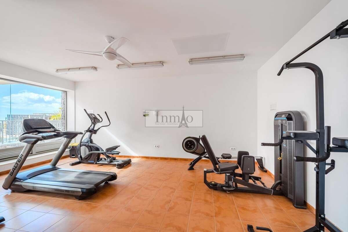 2 soveværelse Lejlighed til salg i La Caleta med swimmingpool garage - € 995.000 (Ref: 9508104)