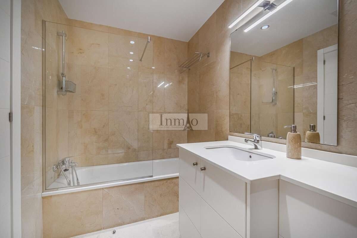 2 soveværelse Lejlighed til salg i La Caleta med swimmingpool garage - € 995.000 (Ref: 9508104)