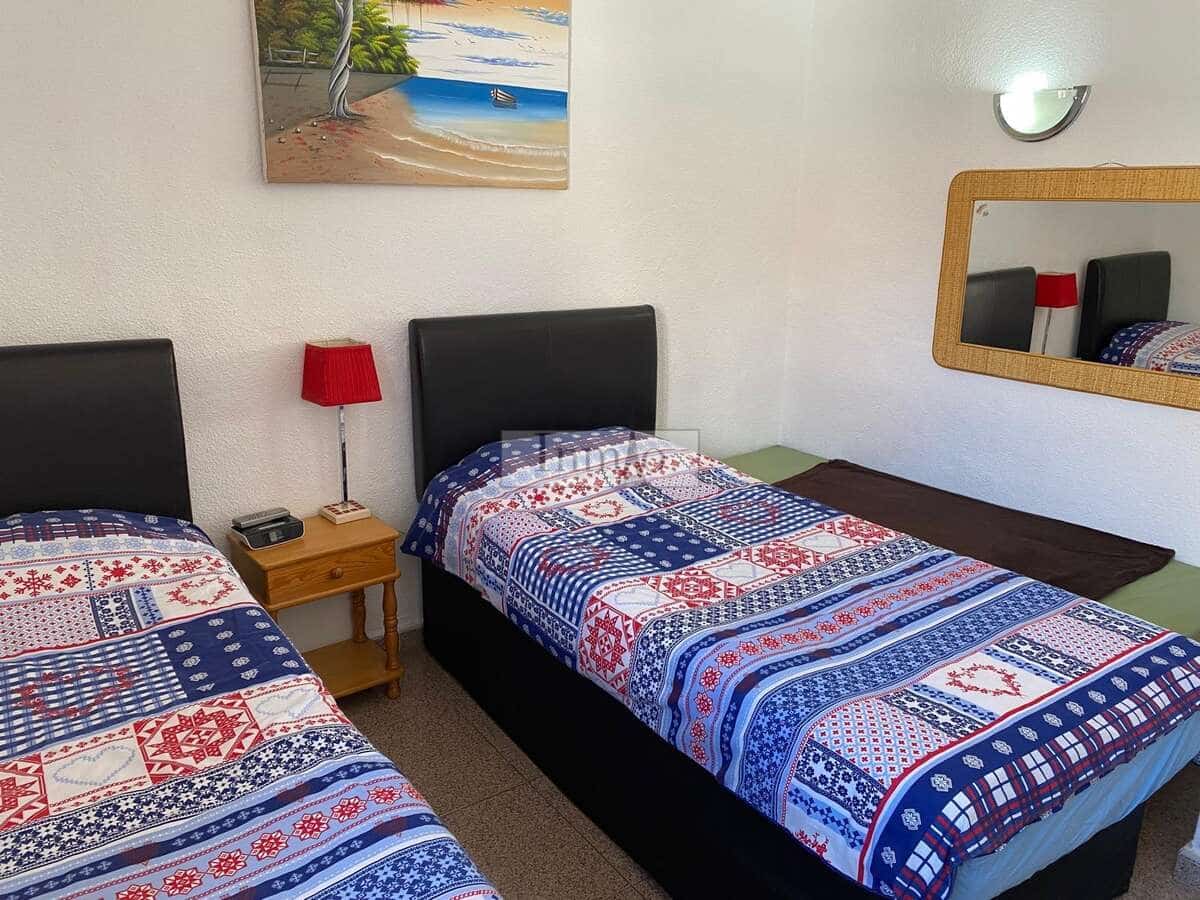 Apartamento de 2 habitaciones en Playa de las Americas en venta con piscina - 319.000 € (Ref: 9508105)
