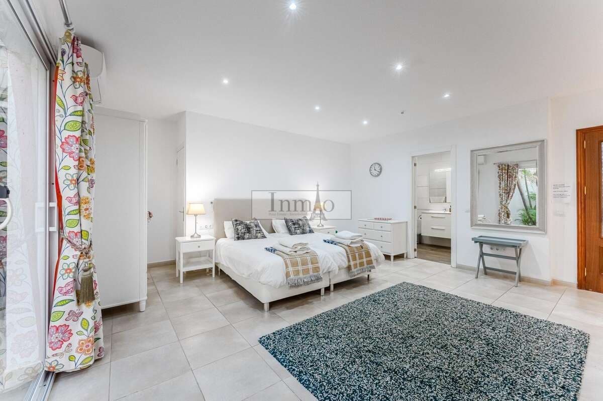 Chalet de 6 habitaciones en Playa de la Arena en venta con piscina garaje - 1.280.000 € (Ref: 9511981)