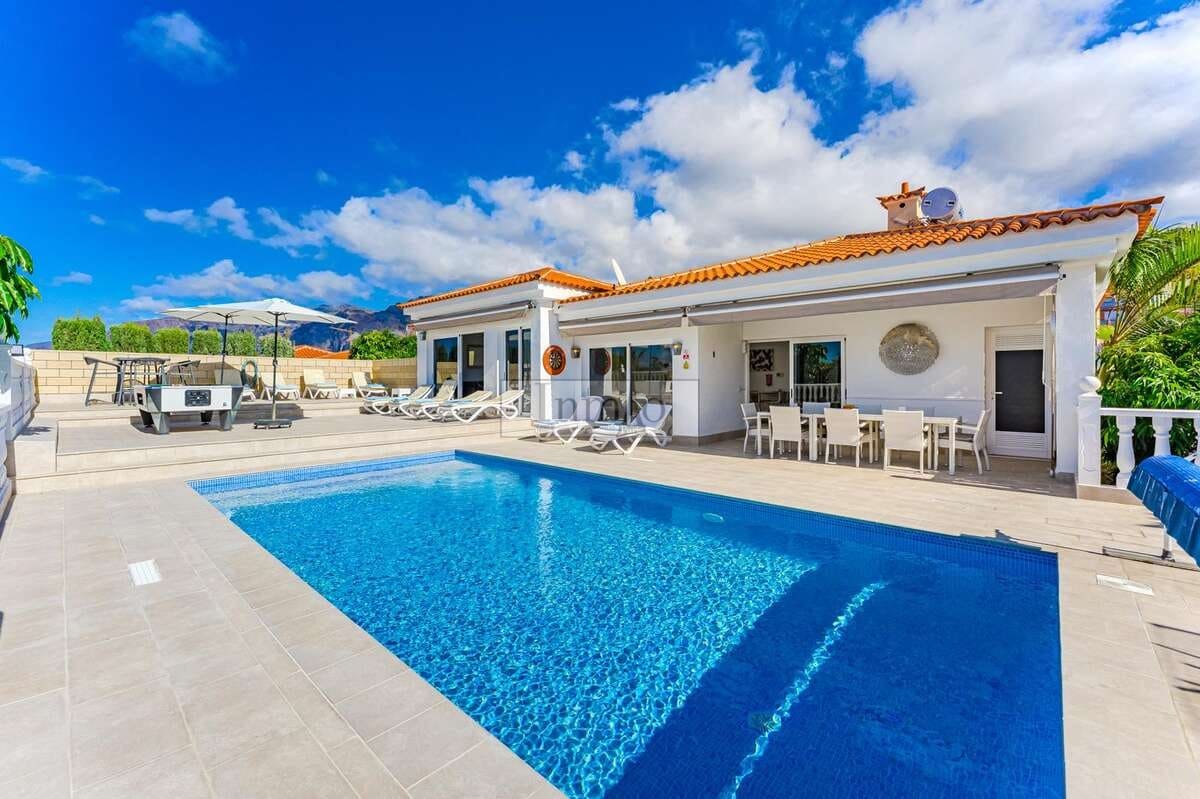 Chalet de 6 habitaciones en Playa de la Arena en venta con piscina garaje - 1.280.000 € (Ref: 9511981)