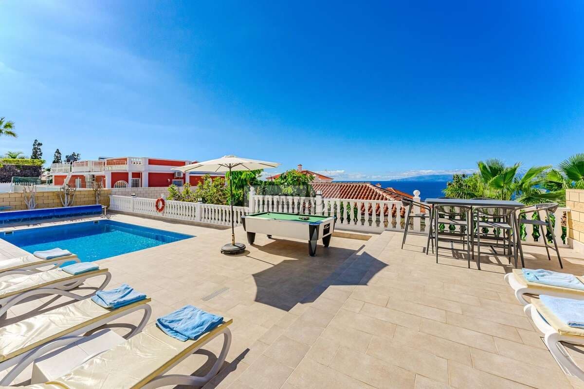 6 makuuhuone Huvila myytävänä paikassa Playa de la Arena mukana uima-altaan 
autotalli - 1 195 000 € (Ref: 9511981)
