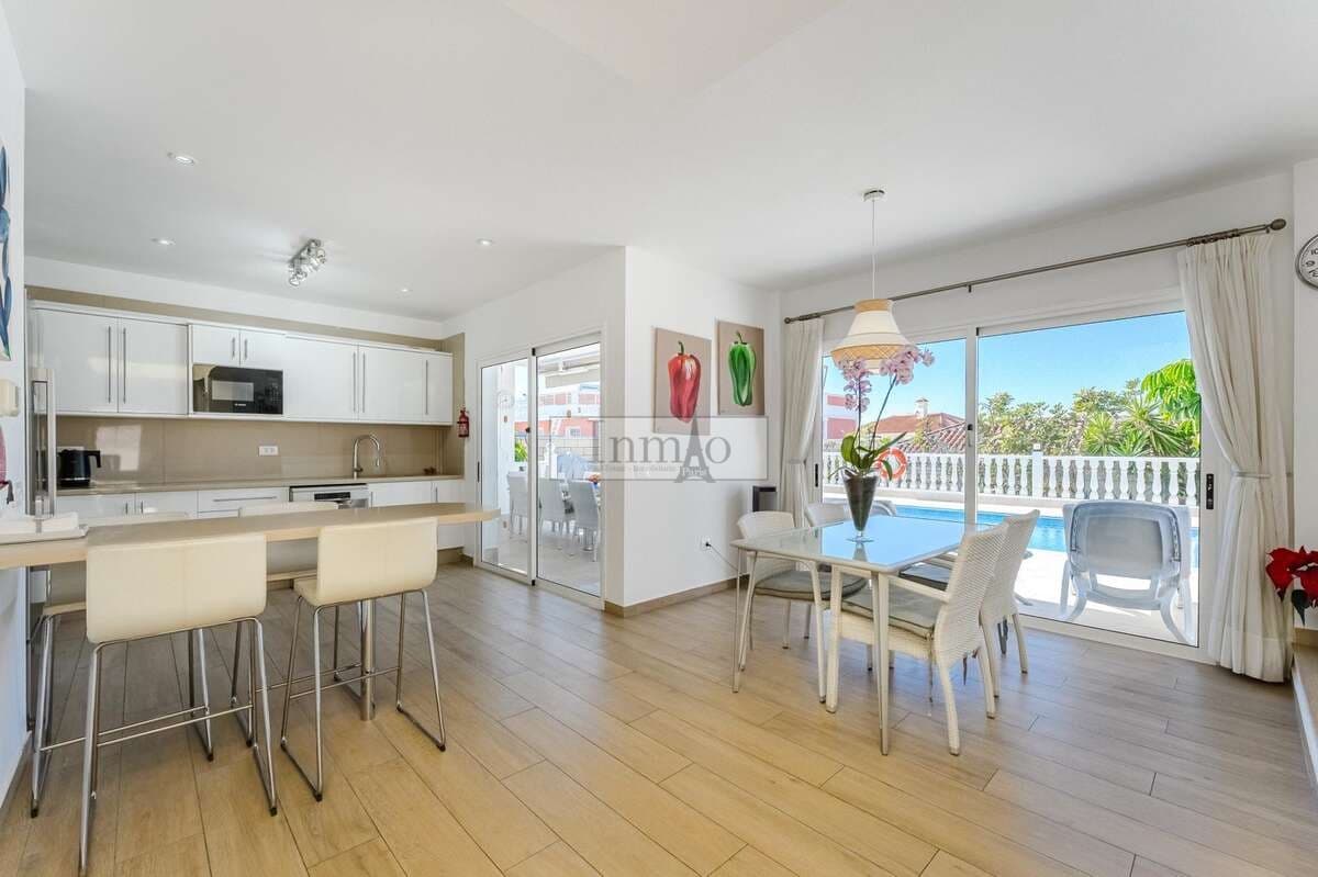 6 makuuhuone Huvila myytävänä paikassa Playa de la Arena mukana uima-altaan 
autotalli - 1 195 000 € (Ref: 9511981)
