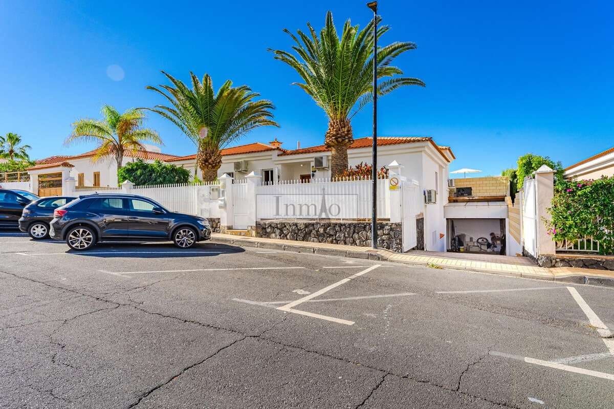 6 makuuhuone Huvila myytävänä paikassa Playa de la Arena mukana uima-altaan 
autotalli - 1 195 000 € (Ref: 9511981)