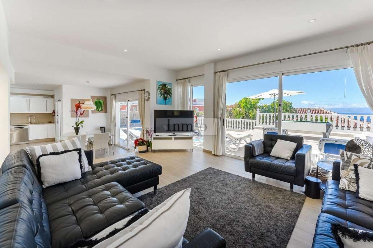 6 makuuhuone Huvila myytävänä paikassa Playa de la Arena mukana uima-altaan 
autotalli - 1 195 000 € (Ref: 9511981)