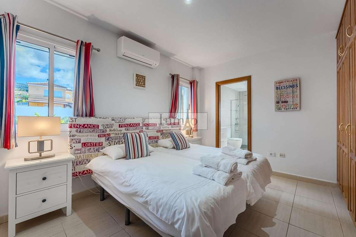6 makuuhuone Huvila myytävänä paikassa Playa de la Arena mukana uima-altaan 
autotalli - 1 195 000 € (Ref: 9511981)