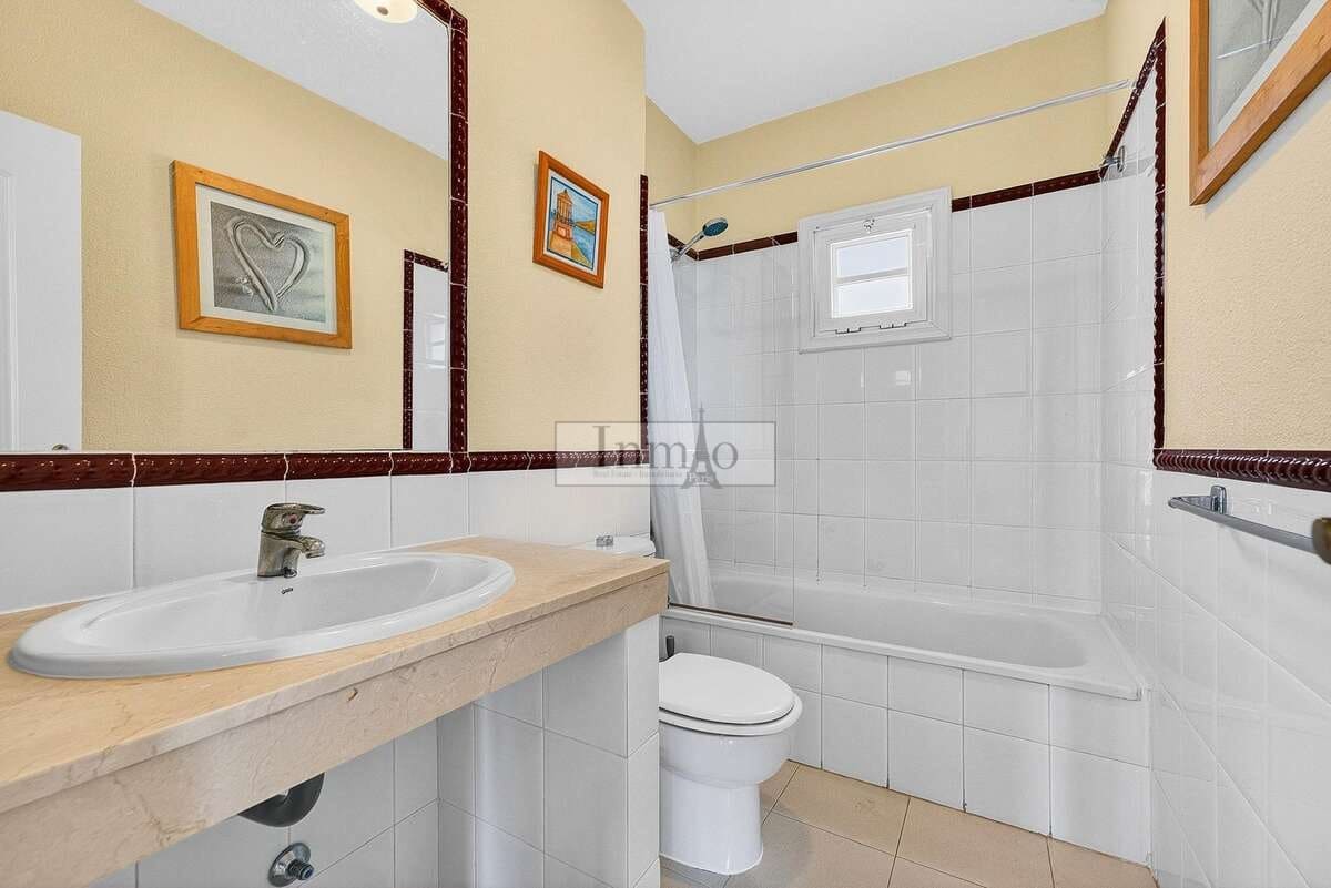 3 sypialnia Dom na sprzedaż w Torviscas z basenem garażem - 659 000 € (Ref: 9511982)