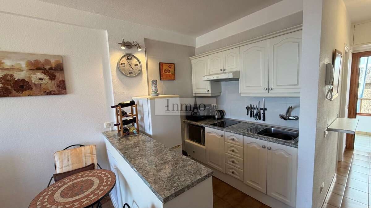 1 bedroom Apartment for sale in Los Cristianos with pool - € 315,000 (Ref: 9540579)