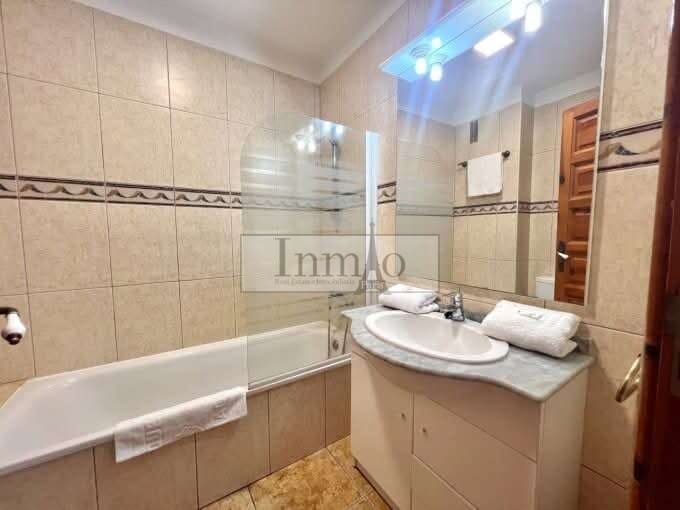 1 sypialnia Apartament na sprzedaż w Playa de las Americas z basenem - 325 000 € (Ref: 9697947)