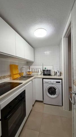 2 soveværelse Semi-Rækkehus til leje i Playa de las Americas, Arona med swimmingpool - € 1.800 (Ref: 9770194)