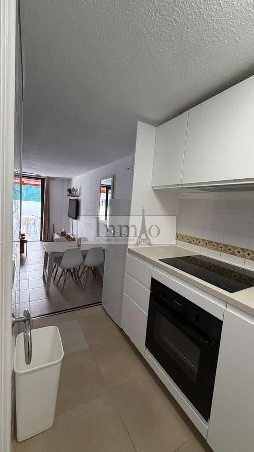 2 soveværelse Semi-Rækkehus til leje i Playa de las Americas med swimmingpool - € 1.800 (Ref: 9770194)