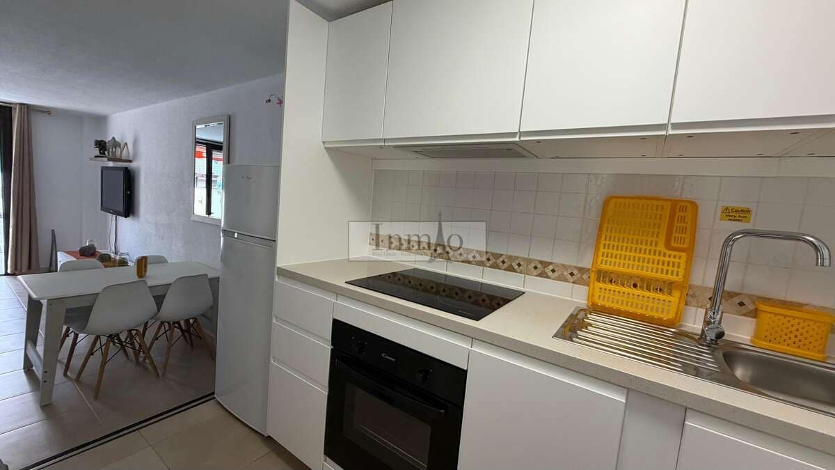 2 soveværelse Semi-Rækkehus til leje i Playa de las Americas med swimmingpool - € 1.800 (Ref: 9770194)