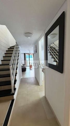 2 soveværelse Semi-Rækkehus til leje i Playa de las Americas, Arona med swimmingpool - € 1.600 (Ref: 9770194)