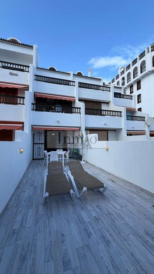 2 bedroom Semi-detached Villa for rent in Playa de las Americas with pool - € 1,600 (Ref: 9770194)